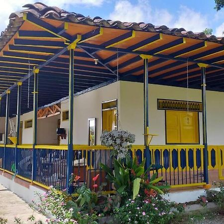 Casa Finca Villa Luz A 800 Mts Del Parque Del Cafe Montenegro Dış mekan fotoğraf